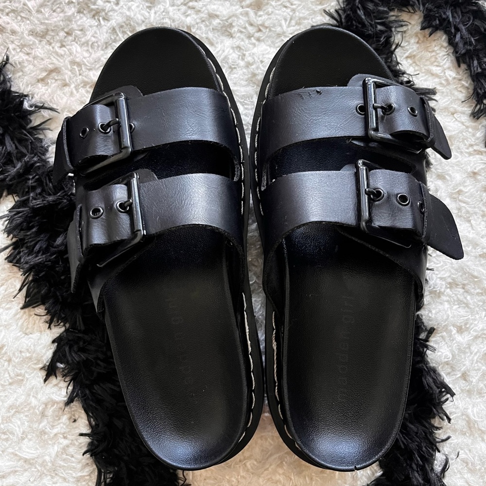Black platform sandal